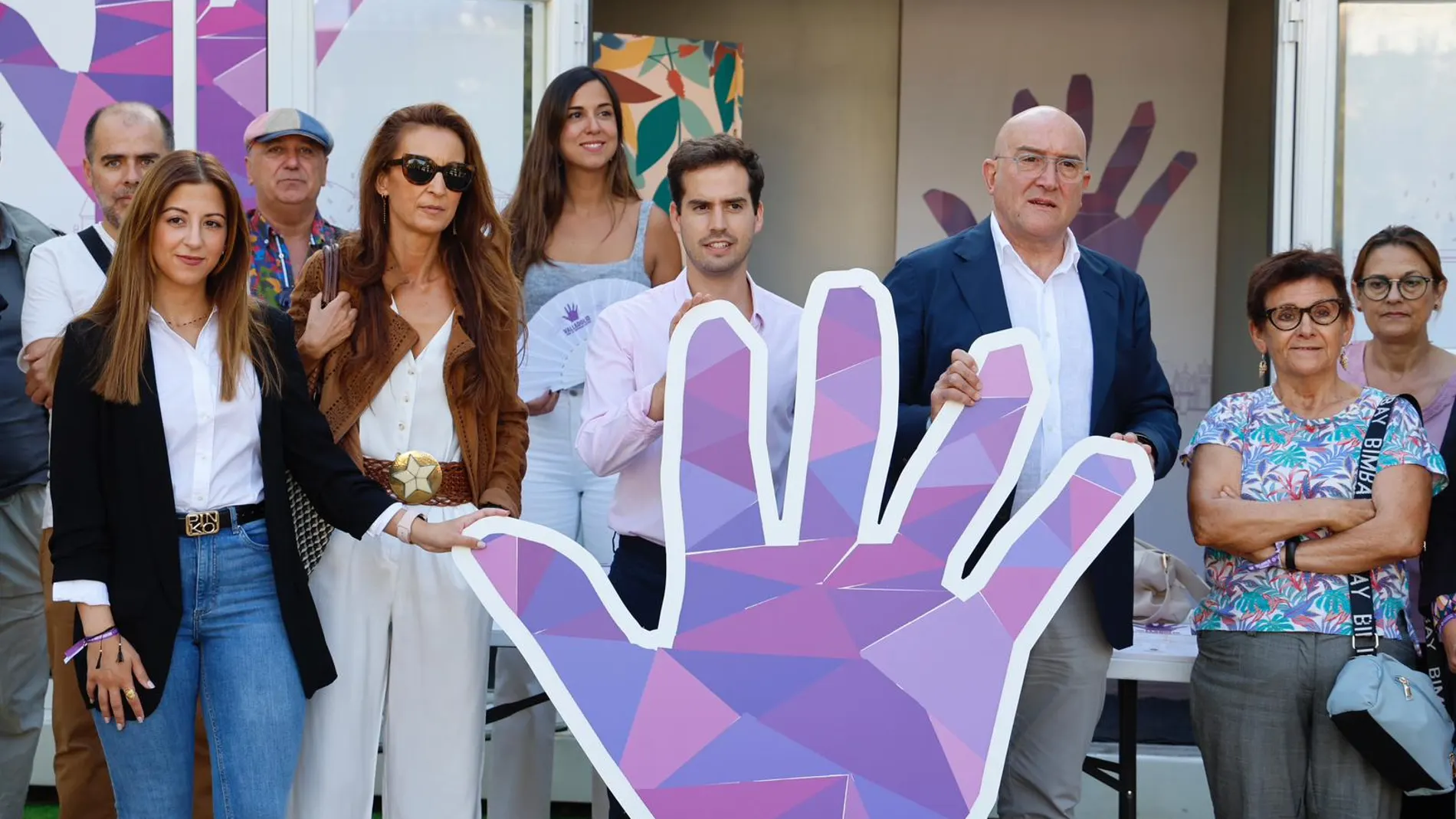 El alcalde de Valladolid, Jesús Julio Carnero, presenta los "Puntos Violeta" para las Fiestas