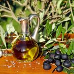El aceite de oliva es necesario para elaborar muchas comidas