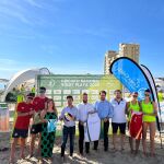 Los directores generales del Instituto de Turismo y de Deportes, Juan Francisco Martínez y Francisco Javier Sánchez, respectivamente, junto a organizadores y participantes en la prueba del Circuito Nacional de Vóley Playa