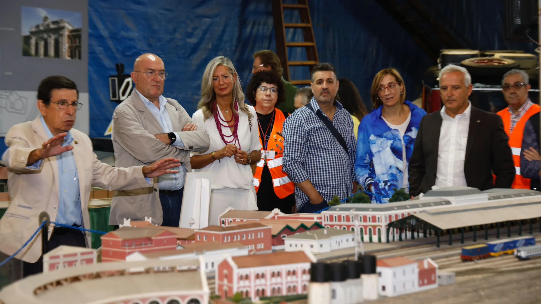 Carnero visita la XXXI edición de la Exposición Ferroviaria en Valladolid