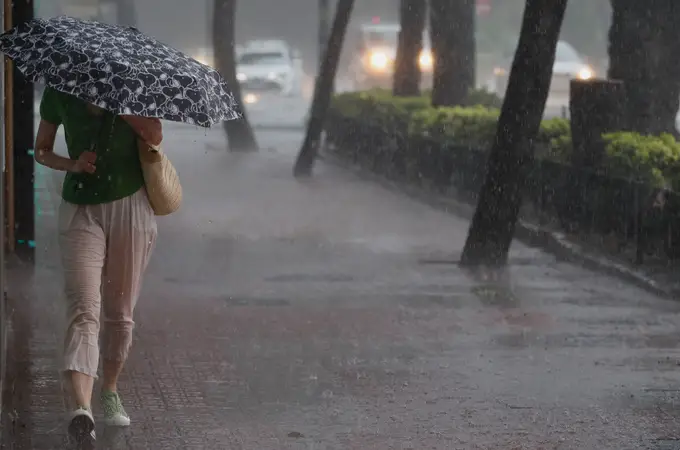 Paraguas y abrigos en Castilla y León este fin de semana por una inesperada borrasca, según la Aemet