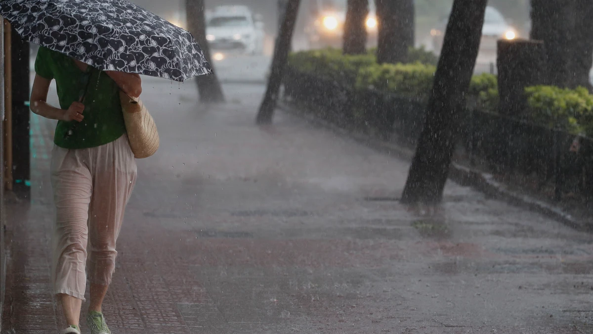 Paraguas y abrigos en Castilla y León este fin de semana por una inesperada borrasca, según la Aemet