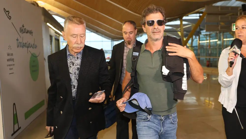 Rodolfo Sancho y su abogado, Marcos García Montes en el aeropuerto Adolfo Suárez Madrid Barajas a 02 de Septiembre de 2023 en Madrid (España).