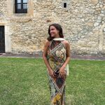 Marta Pombo con el vestido más ideal de invitada de otoño