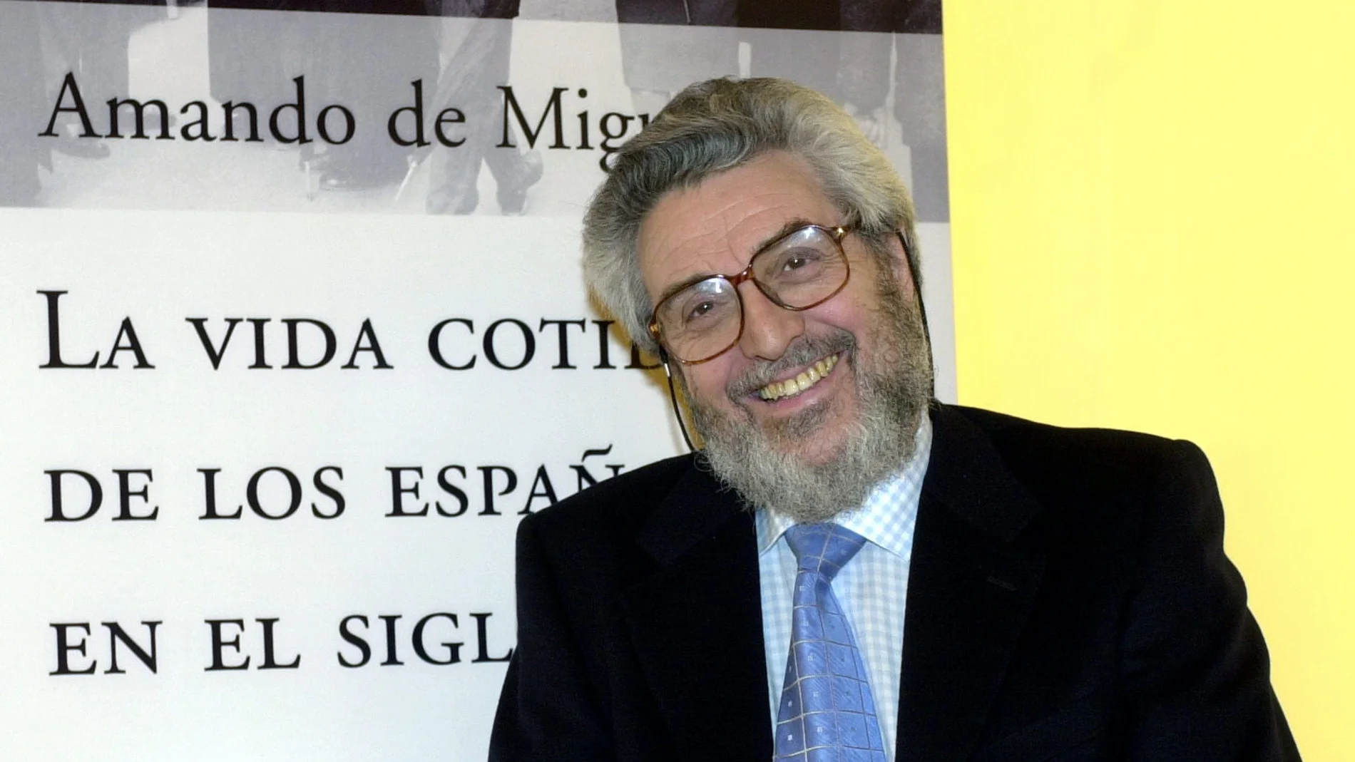 MADRID. 22/02/2023. Imagen de archivo del sociólogo Amando de Miguel que ha fallecido hoy domingo en Madrid a los 86 años, según ha informado Libertad Digital, medio en al colaboraba. EFE/RAMON CASTRO.