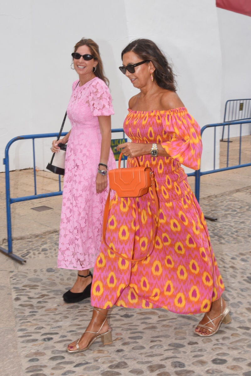 Lourdes Montes y su amiga en Ronda.