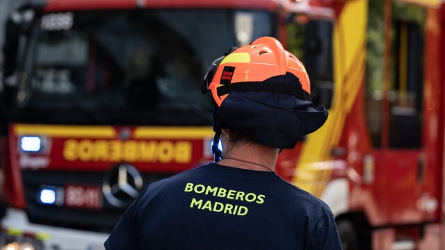 Los Bomberos rinden homenaje hoy a sus compañeros fallecidos en el incendio de Almacenes Arias