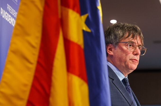 Brussels (Belgium), 05/09/2023.- Member of the European Parliament, Catalan leader Carles Puigdemont arrives for a press conference following yesterday'Äôs 04 September meeting with Spanish Second Deputy Prime Minister and Sumar party leader Yolanda Diaz in Brussels, Belgium, 05 September 2023. (Bélgica, Bruselas) EFE/EPA/OLIVIER HOSLET