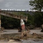 Puente hundido debido a las inundaciones provocadas por la DANA en Madrid
