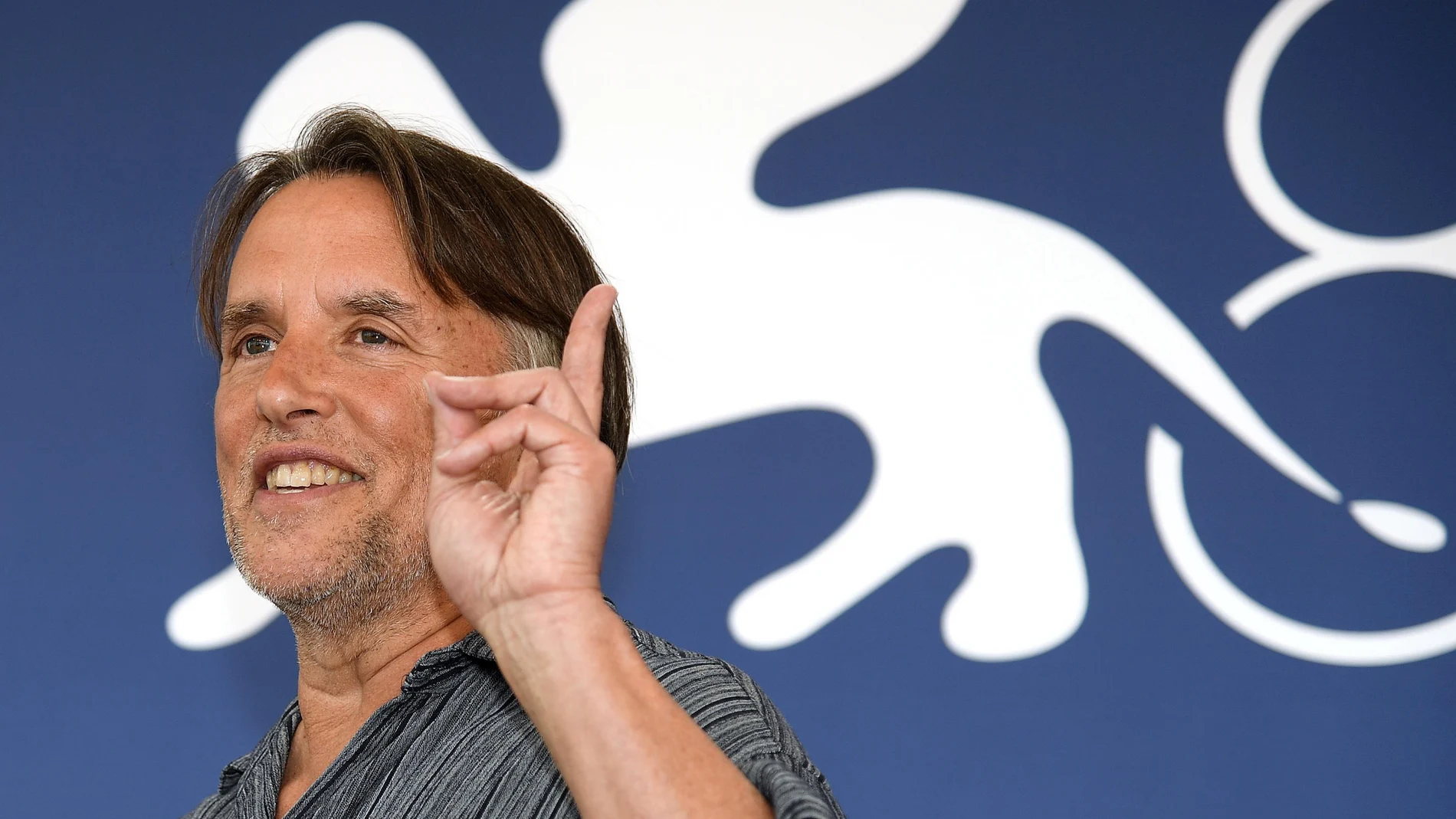 Venice (Italy), 05/09/2023.- US filmmaker Richard Linklater poses during a photocall for the movie 'Hit Man' at the 80th annual Venice International Film Festival, in Venice, Italy, 05 September 2023. The film festival runs from 30 August to 09 September 2023. (Cine, Cine, Italia, Niza, Venecia) EFE/EPA/CLAUDIO ONORATI
