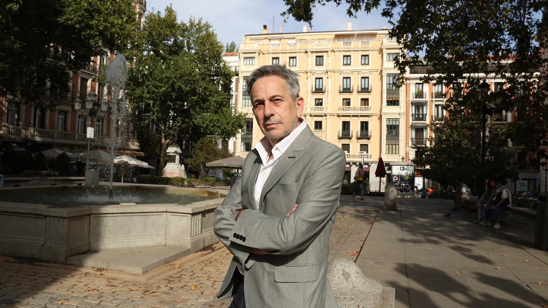 Entrevista con el actor chileno Alfredo Castro, que estrena la película "Karnawal", acaba de presentar en Venecia "El conde", de Pablo Larraín, y es el protagonista de la serie "Los mil días de Allende". 