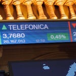 El Ibex cae un 0,62% a media sesión con Telefónica suavizando su avance a más del 1%