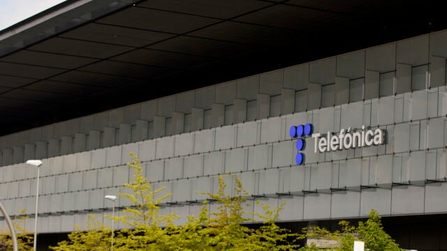 Telefónica "toma nota" de la "aproximación amistosa" de la saudí STC y de su apoyo al equipo directivo