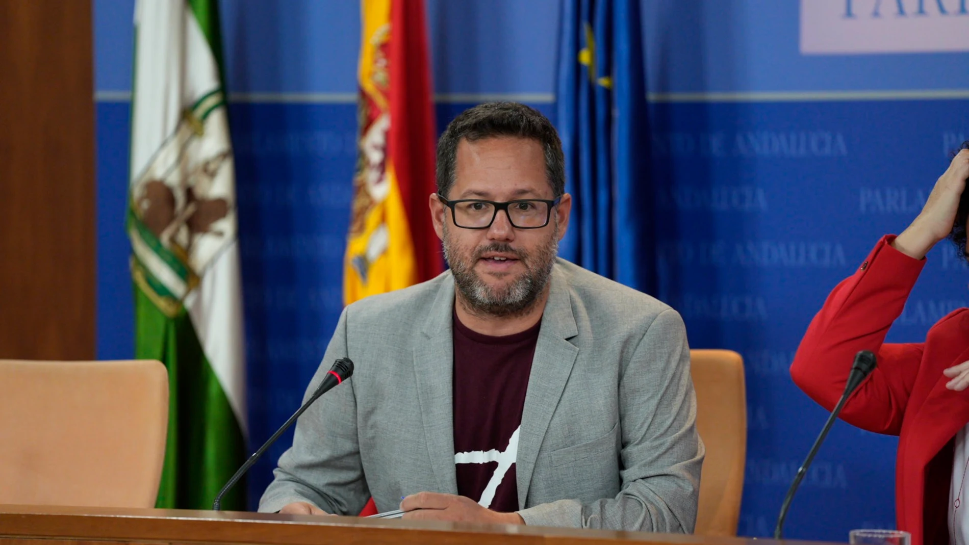 El portavoz del Grupo Mixto-Adelante Andalucía, José Ignacio García, en una rueda de prensa en el Parlamento andaluz. JOAQUÍN CORCHERO (EUROPA PRESS) 06/09/2023
