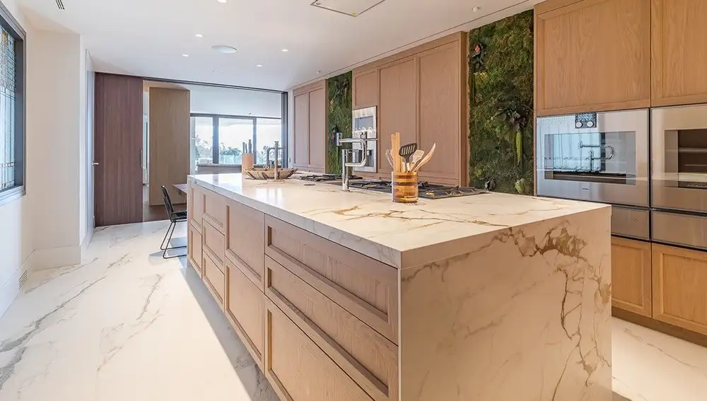 Cocina del piso más caro de Madrid