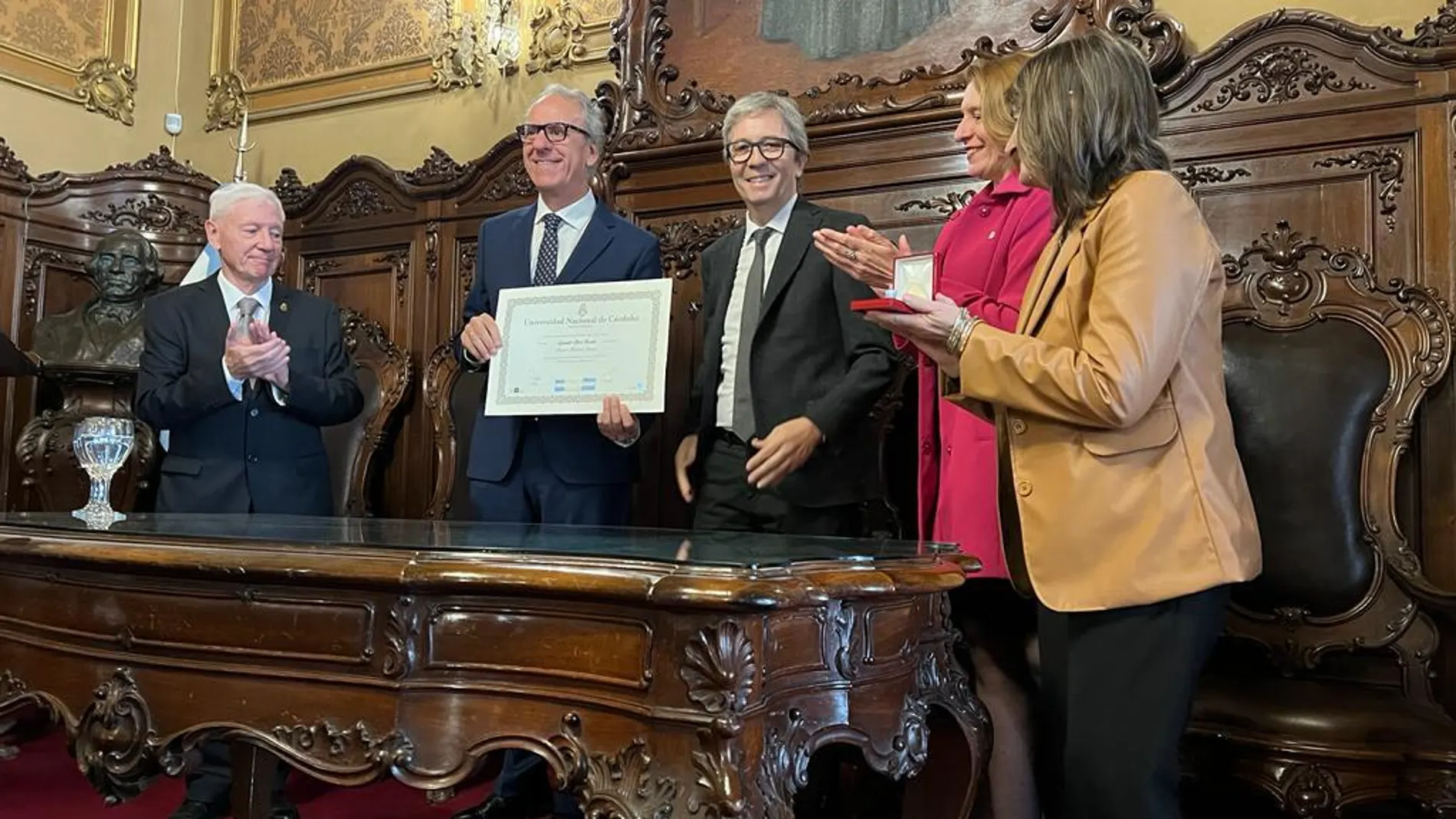 Segundo Píriz Durán recibe el reconocimiento por su trabajo en la integración educativa europea y su vínculo con la Universidad Nacional de Córdoba