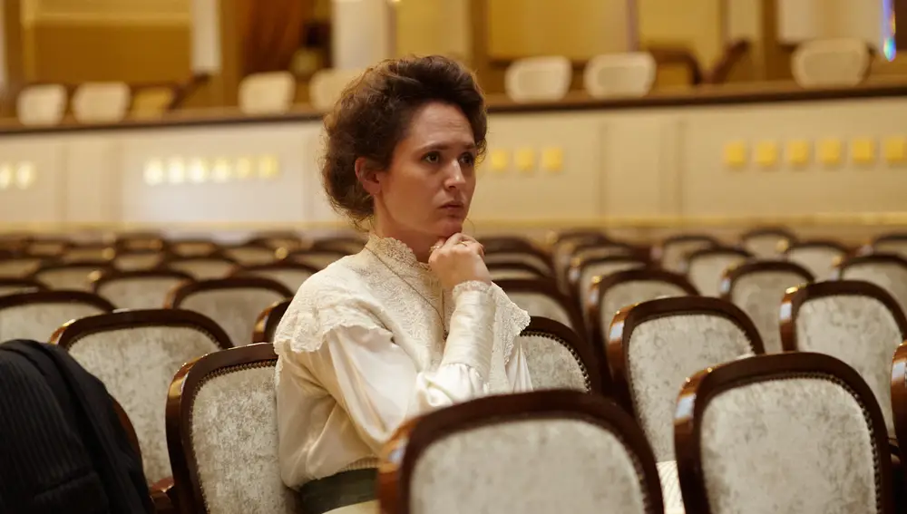 Emily Cox en "Alma Mahler, la pasión", que se estrena el 8 de septiembre en cines