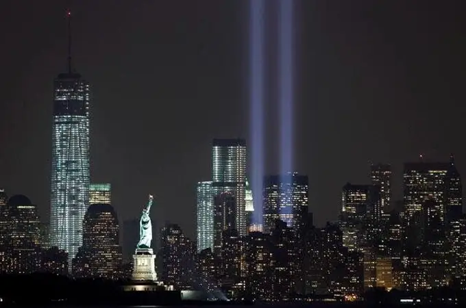 Nueva York se ilumina para homenajear a las víctimas del 11S