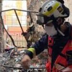 Extinguen un virulento incendio en un edificio de Madrid