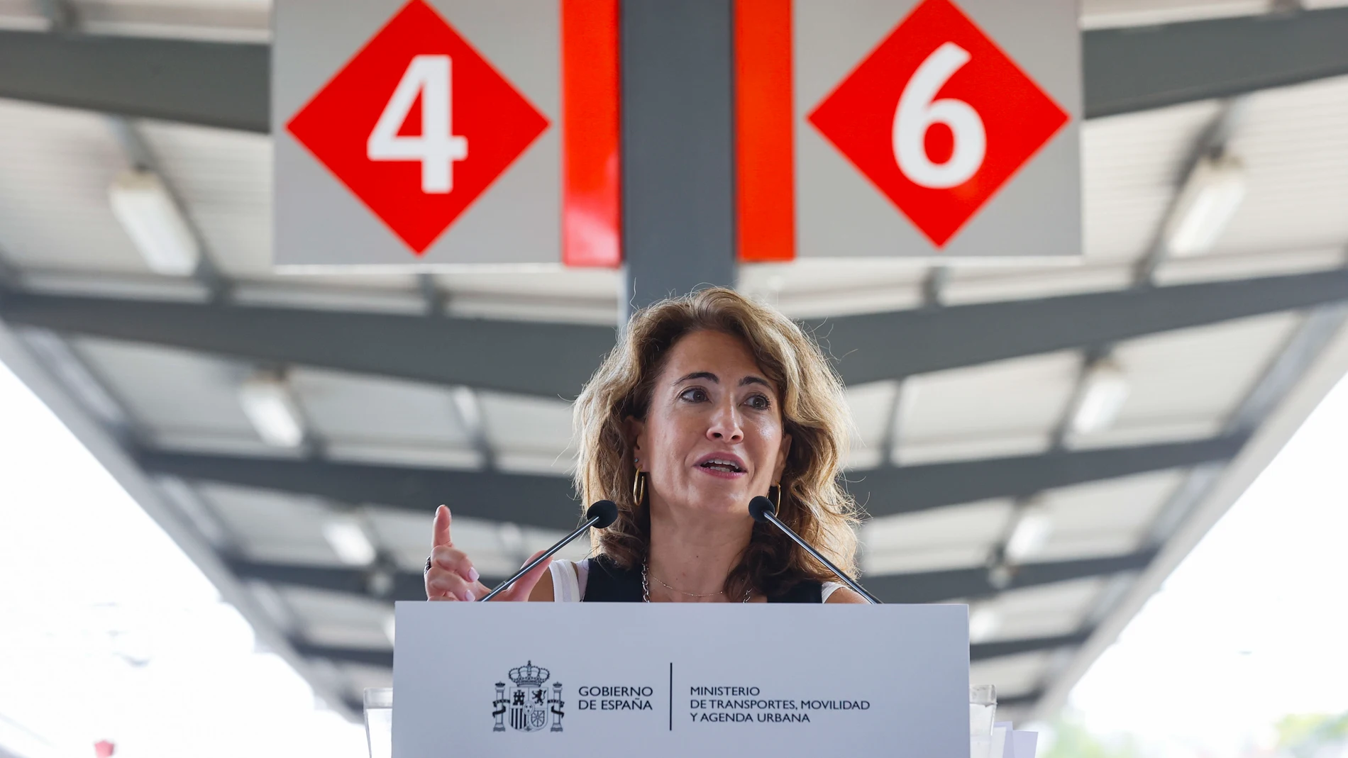 La ministra de Transportes en funciones, Raquel Sánchez, durante su visita a la estación ferroviaria de Xàtiva (Valencia) este viernes, coincidiendo con la puesta en servicio del nuevo trazado en ancho convencional entre Xàtiva y La Encina, que culmina la primera fase del desarrollo del Corredor Mediterráneo