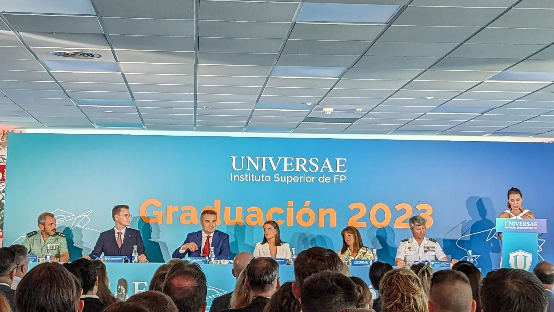 Universae celebra su primera graduación con un gran evento