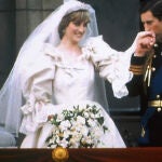 Diana de Gales y el Rey Carlos III en su boda