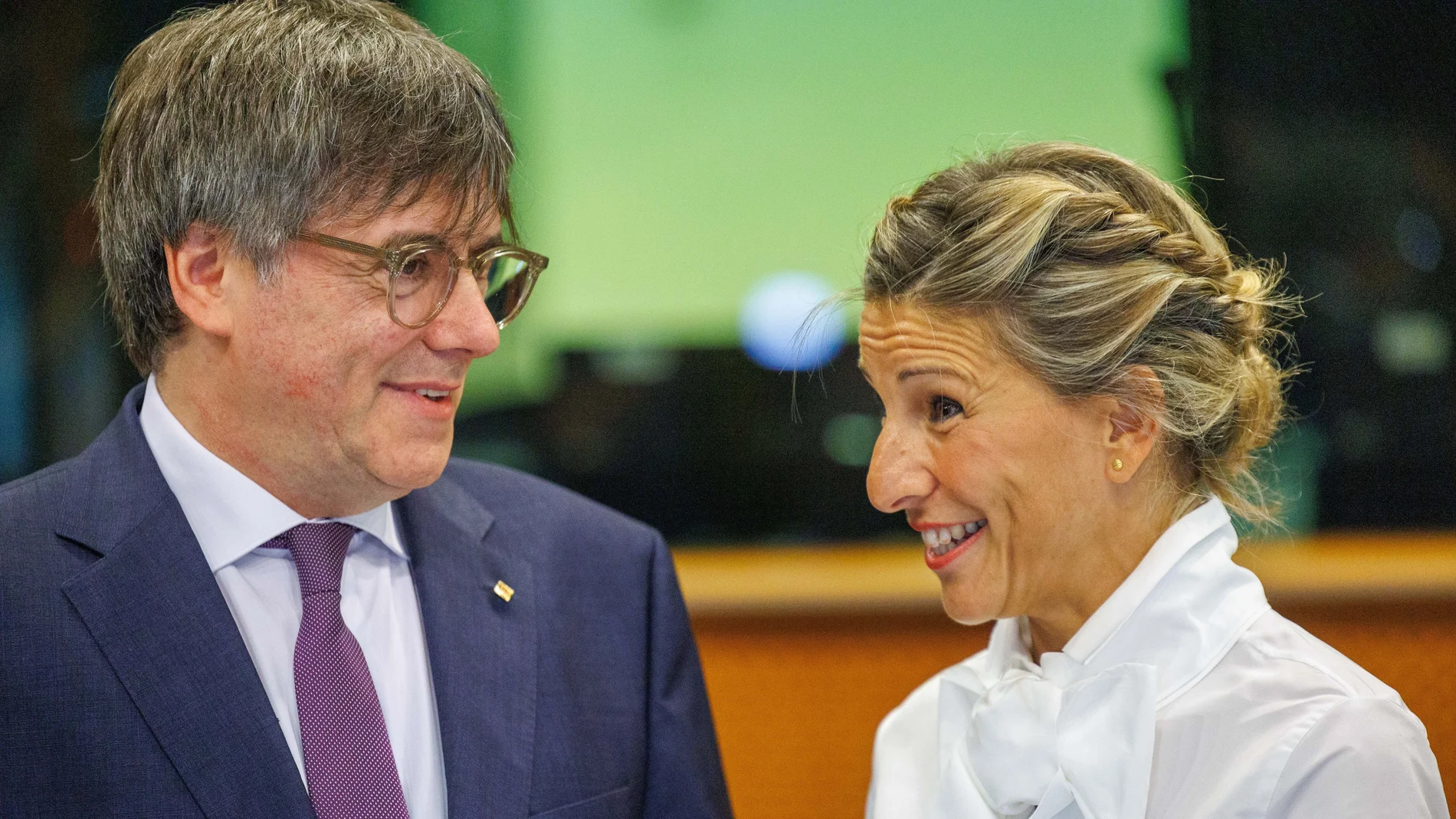 Member of the European Parliament Carles Puigdemont (L) and Spanish Second Deputy Prime Minister and Sumar party leader Yolanda Diaz speak in Brussels.