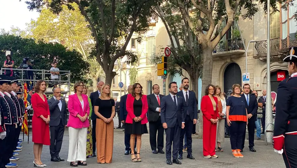 Aragonès y el resto del Govern en la ofrenda de la Diada