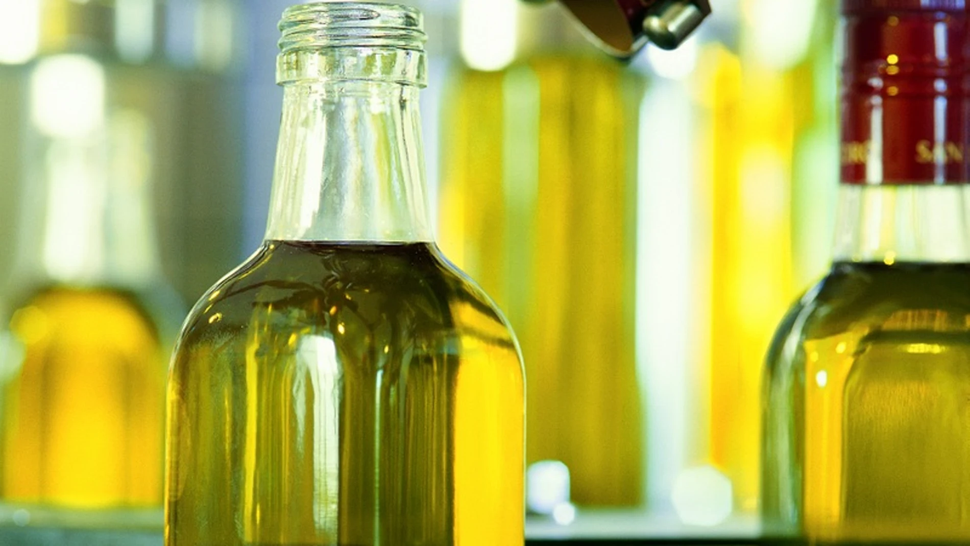 El precio del aceite de oliva lleva 26 meses subiendo a dos dígitos y hoy cuesta un 39% más que hace u