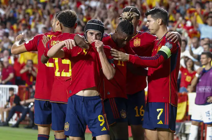 España llega, centra y remata para golear también a Chipre (6-0)