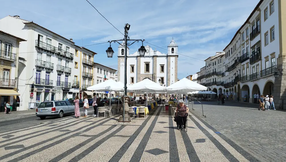 &quot;Praça do Giraldo&quot;, epicentro de la ciudad de Évora