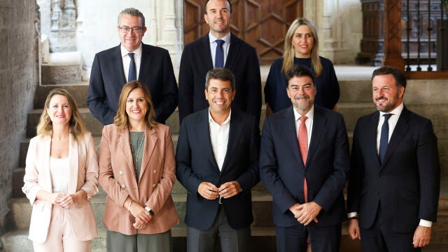  El president de la Generalitat, Carlos Mazón, se reúne con los presidentes de las tres diputaciones provinciales, y con las alcaldesas y alcaldes de València, Castellón, Alicante y Elche.