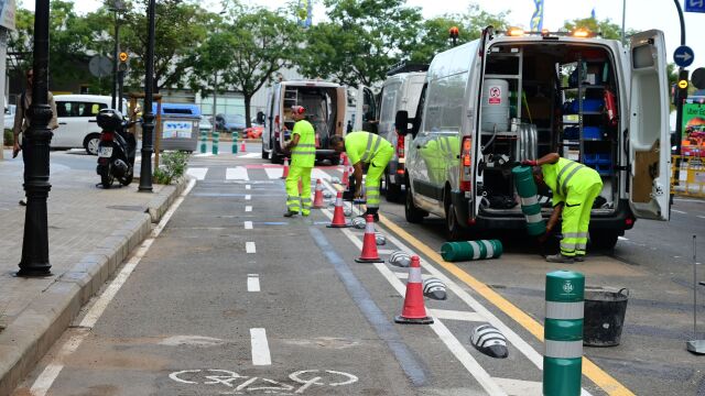 Valencia inicia la reversión de los carriles bici conflictivos