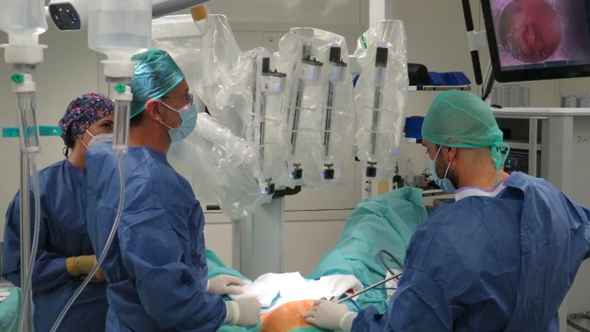 El Hospital San Juan de Dios de León incorpora el robot Da Vinci a sus quirófanos