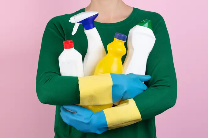 Los productos de limpieza común liberan sustancias peligrosas: de daños pulmonares a cáncer