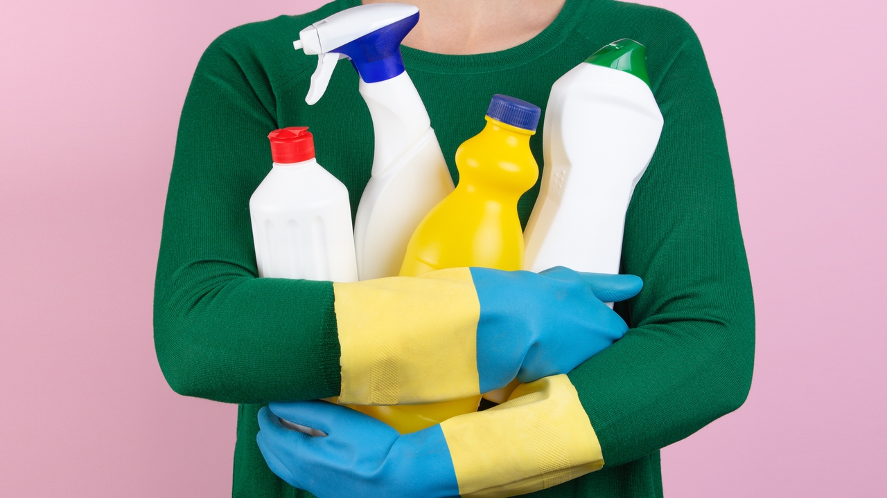 Estudio: productos de limpieza comunes emiten cientos de sustancias  químicas peligrosas