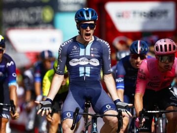 Dainese gana en el accidentado esprint de Íscar en la Vuelta