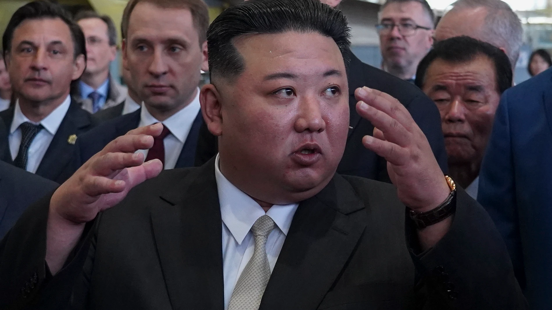 Komsomolsk-on-amur (Russian Federation), 15/09/2023.- A handout photo made available by the Government of Khabarovsk region press-service shows North Korean leader Kim Jong Un (C) visits a Russian aircraft plant that builds fighter jets in Komsomolsk-on-Amur, about 6,300 kilometers east of Moscow, Russia, 15 September 2023. (Rusia, Moscú) EFE/EPA/GOVERNMENT OF KHABAROVSK REGION/HANDOUT HANDOUT MANDATORY CREDIT HANDOUT EDITORIAL USE ONLY/NO SALES 