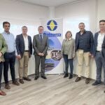 Foto de familia del consejero Gerardo Dueñas con socios de Proinserga tras inaugurar el nuevo Centro de Innovación y Experimentación en Segovia