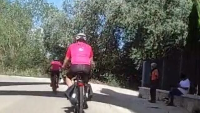 Álvar Alonso, Javier Martínez y Jon Amas se subirán este lunes a sus bicicletas en Burgos para, en once etapas, recorrer los 500 kilómetros que separan la capital burgalesa de Santiago de Compostela