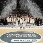 Rudy y Llull levantan el trofeo de campeón de la Supercopa Endesa