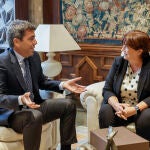 El president Mazón se reúne con la presidenta de la Academia Valenciana de la Lencua, Verónica Cantó