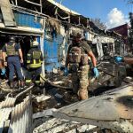 Vista de los destrozos causados por el ataque ruso al mercado de Kostiantynivka.