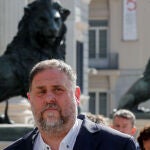 El presidente de ERC, Oriol Junqueras, comparece a las puertas del Congreso