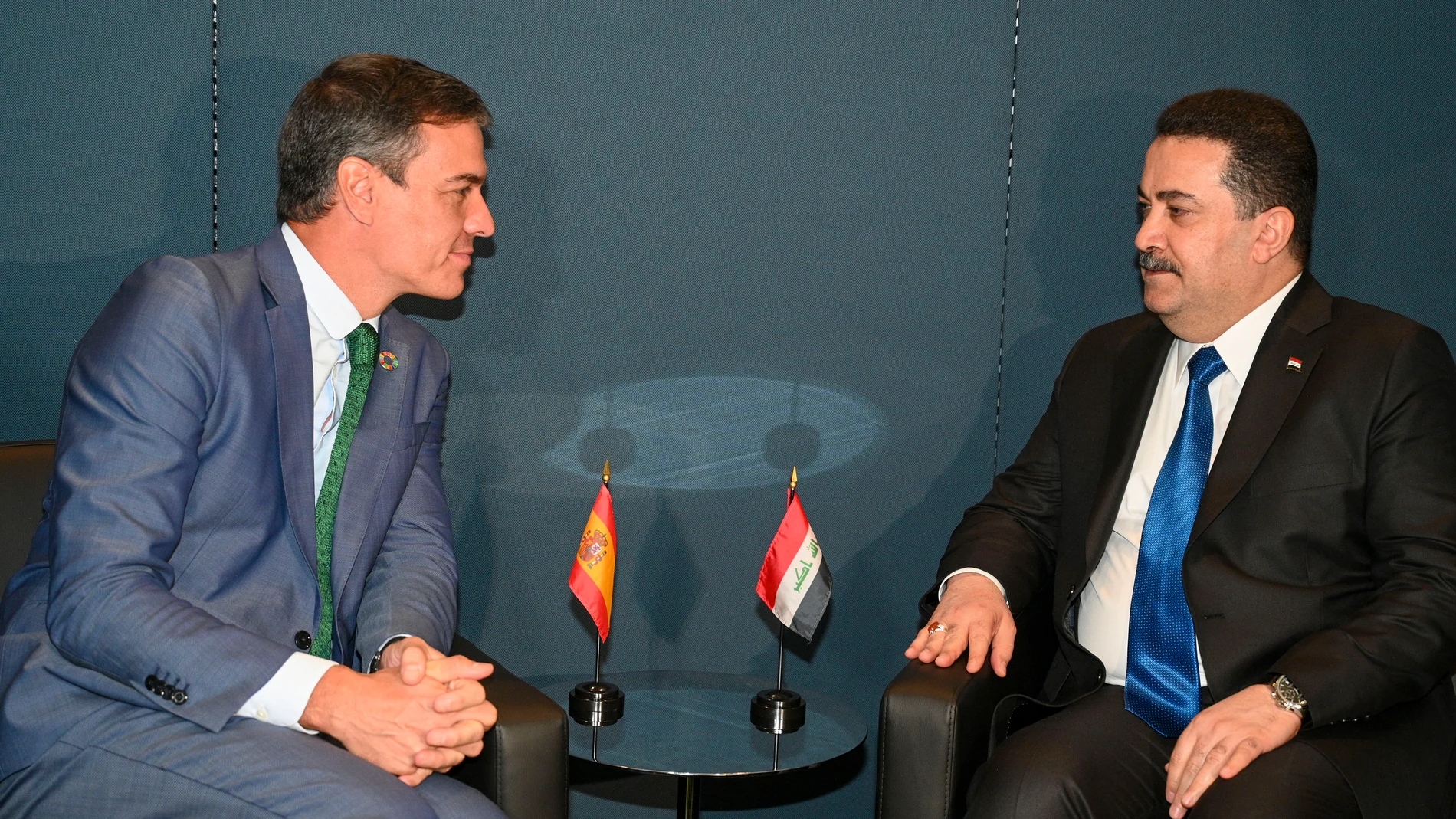 NUEVA YORK (ESTADOS UNIDOS), 19/09/2023.- El presidente del Gobierno español en funciones, Pedro Sánchez (i), mantiene un encuentro bilateral con el primer ministro de Irak, Mohamed Shia al Sudani, este martes, en el marco de la semana de alto nivel de la ONU y durante la que se abrirá el nuevo periodo de sesiones de la Asamblea General de Naciones Unidas, en Nueva York (EEUU). EFE/ Borja Puig De La Bellacasa POOL Moncloa SOLO USO EDITORIAL SOLO DISPONIBLE PARA ILUSTRAR LA NOTICIA QUE ACOMPAÑ...