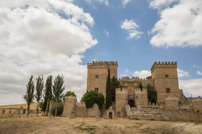 El castillo señorial castellano donde se firmó que Madrid volvía a ser la capital de España