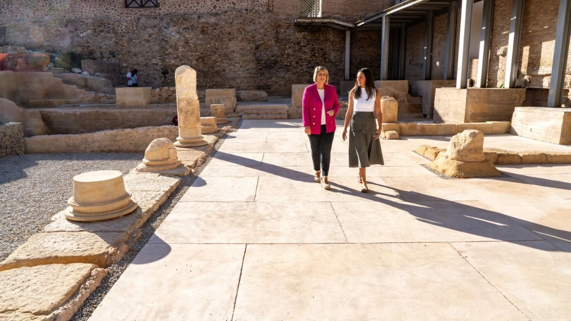 La alcaldesa de Cartagena y la consejera de Cultura visitan la excavación del pórtico del Teatro Romano de Cartagena AYUNTAMIENTO DE CARTAGENA 20/09/2023