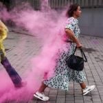 Activista ataca con pintura a una asistente a un congreso inmobiliario en Barcelona