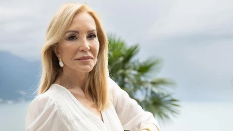 Carmen Lomana