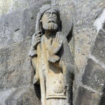 Primera representación en piedra de Santiago peregrino, en la iglesia de Santa Marta de Tera (Zamora)